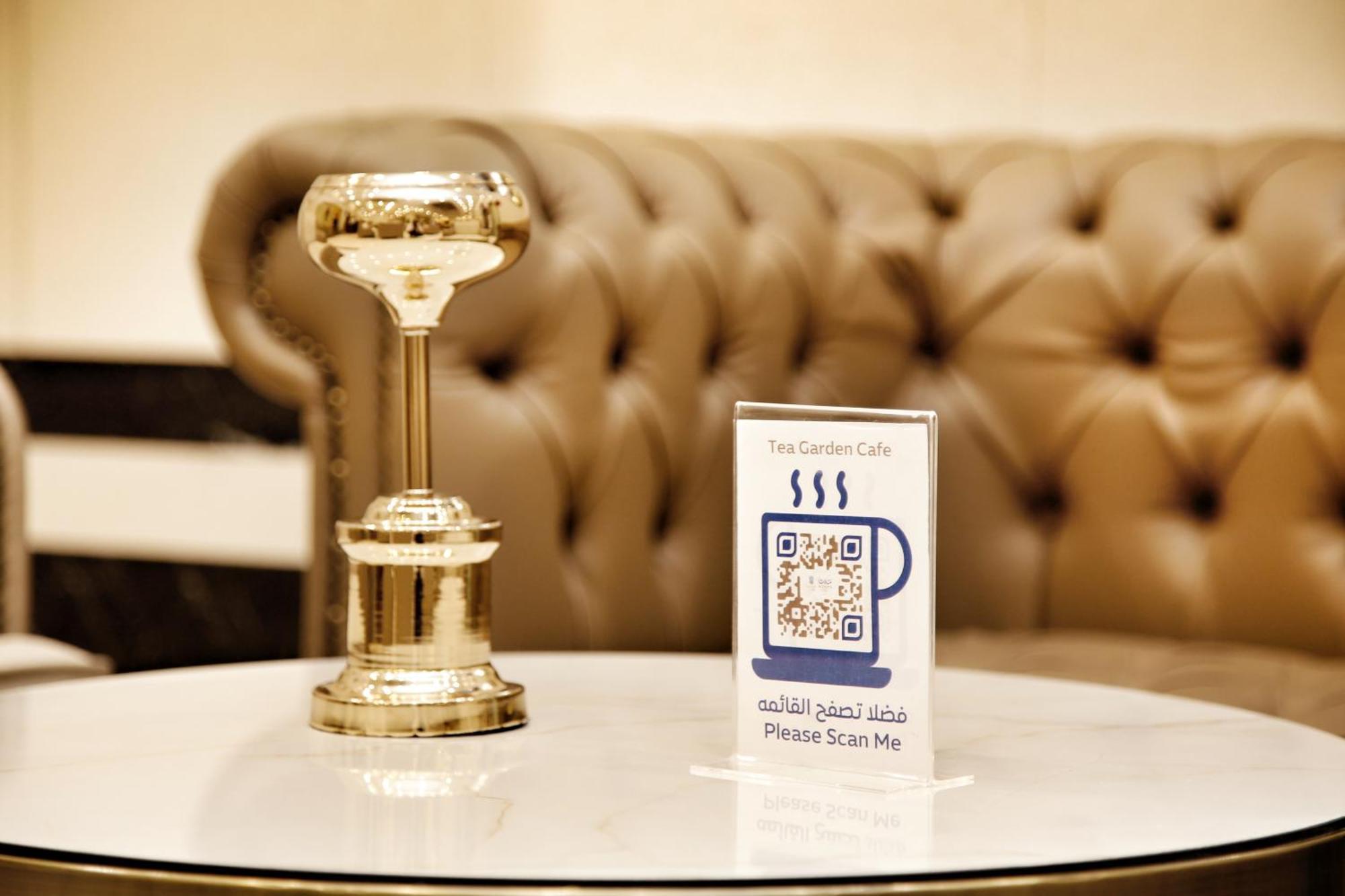 Maden Alrawda Hotel Medina Ngoại thất bức ảnh QR code in a coffee shop