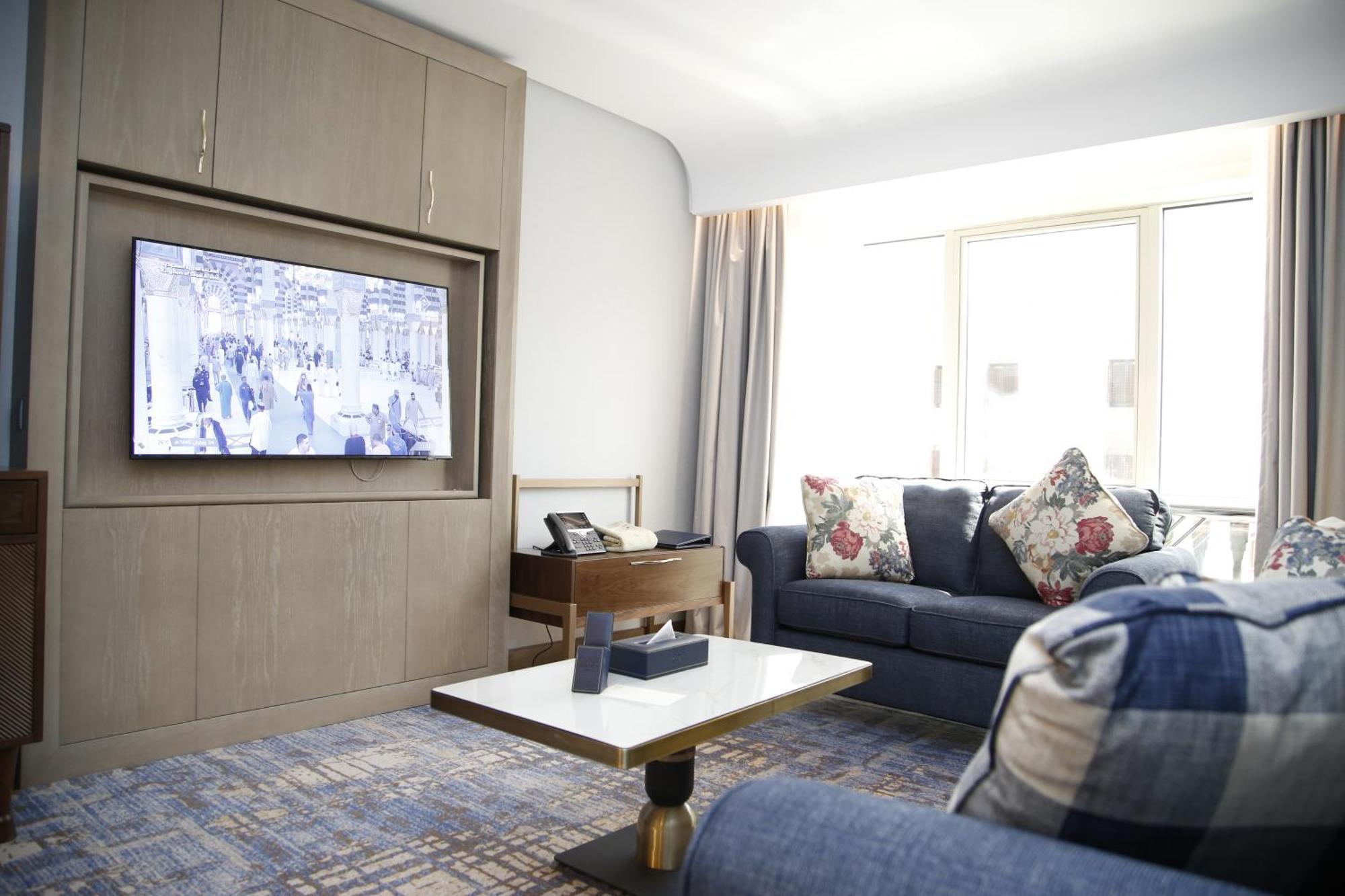 Maden Alrawda Hotel Medina Ngoại thất bức ảnh A suite at the hospital