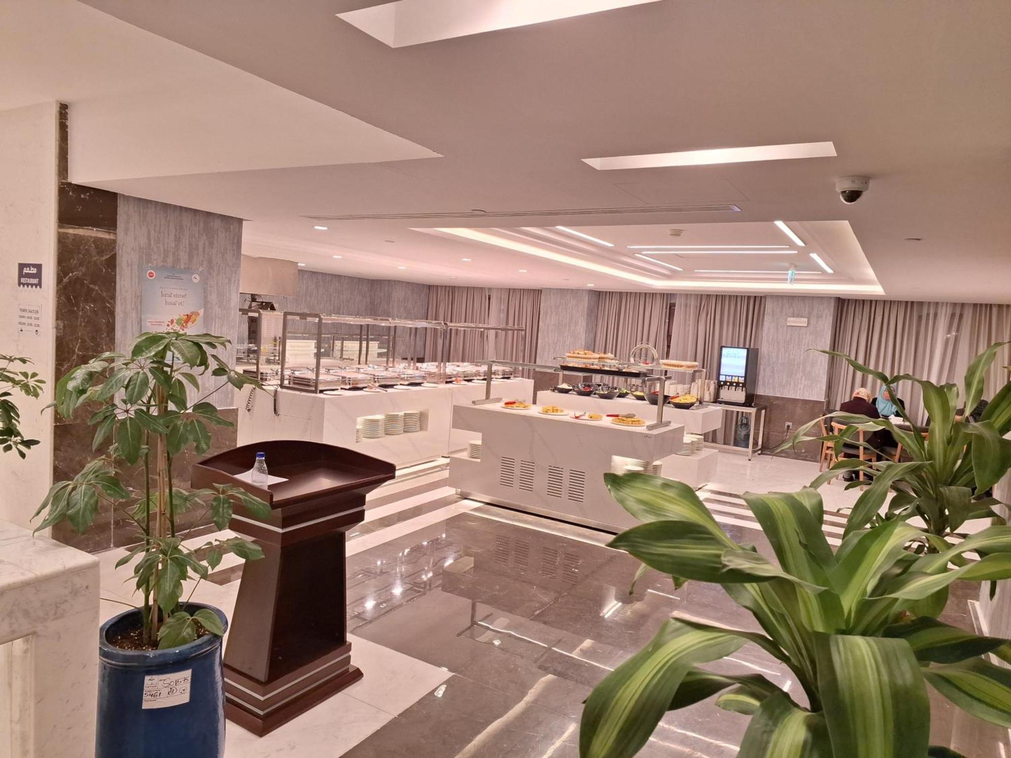 Maden Alrawda Hotel Medina Ngoại thất bức ảnh The lounge at the airport